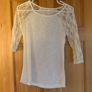 Cream lace 3/4 sleeve tee
